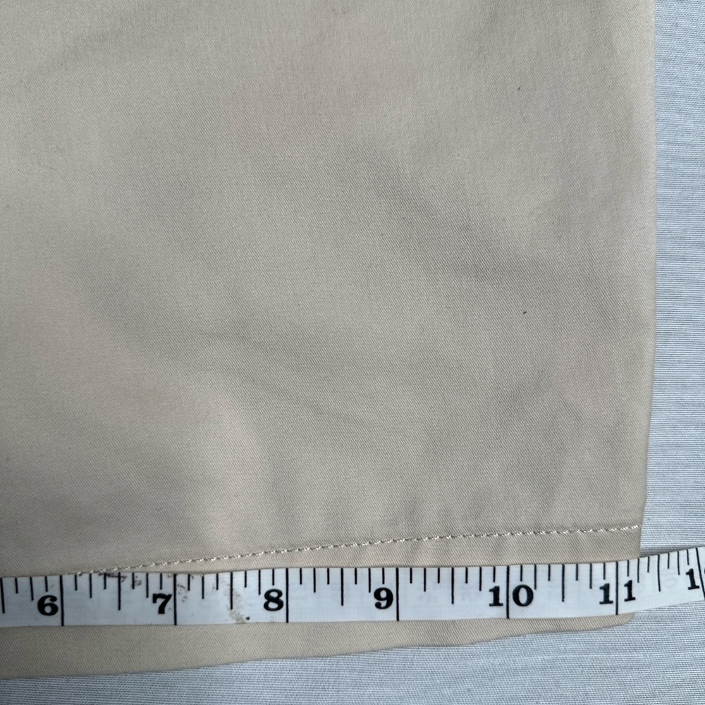 Banana Republic Men's Beige Flat Front Shorts - Picture 8 of 10